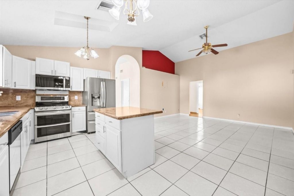 2010 Normandy Cir, West Palm Beach, FL 33409 Photo