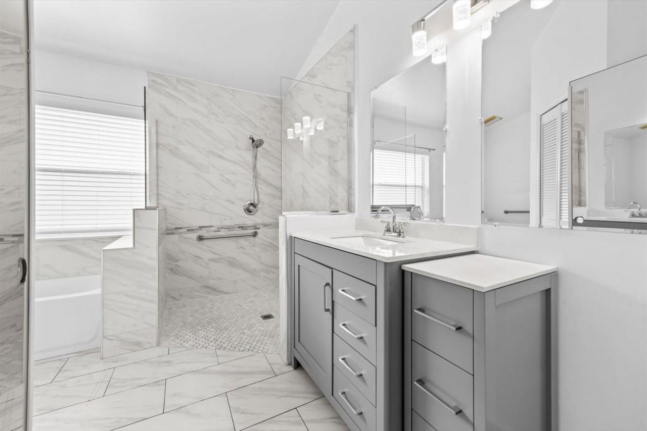 2010 Normandy Circle, West Palm Beach, FL 33409 Photo