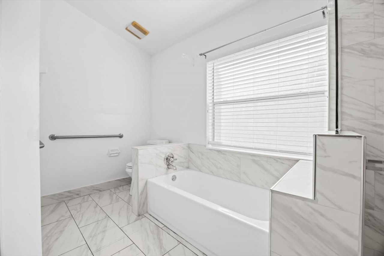 2010 Normandy Circle, West Palm Beach, FL 33409 Photo