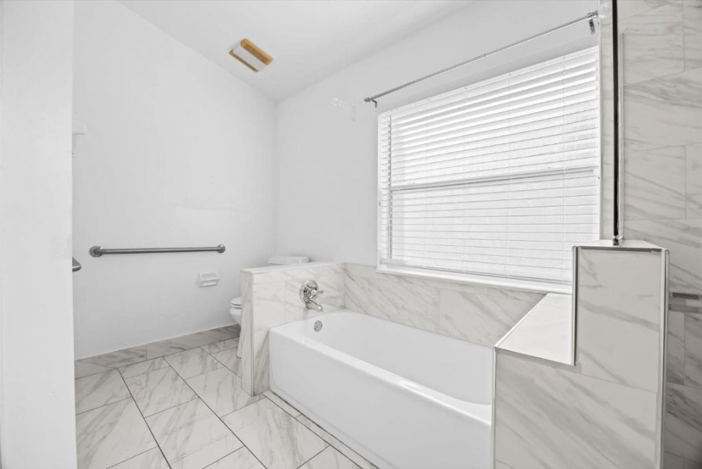 2010 Normandy Cir, West Palm Beach, FL 33409 Photo