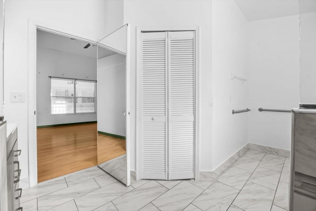 2010 Normandy Circle, West Palm Beach, FL 33409 Photo