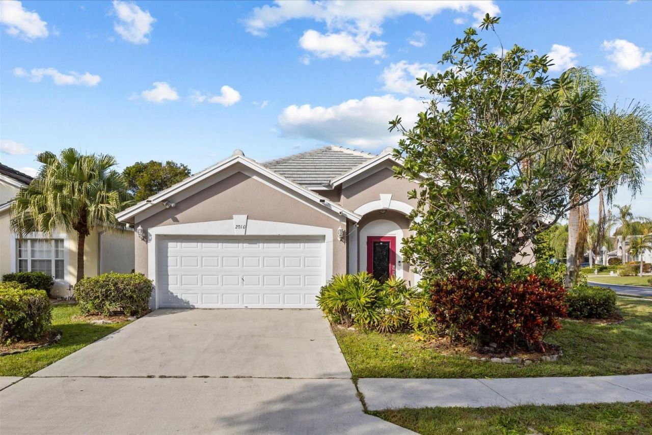 2010 Normandy Circle, West Palm Beach, FL 33409 Photo