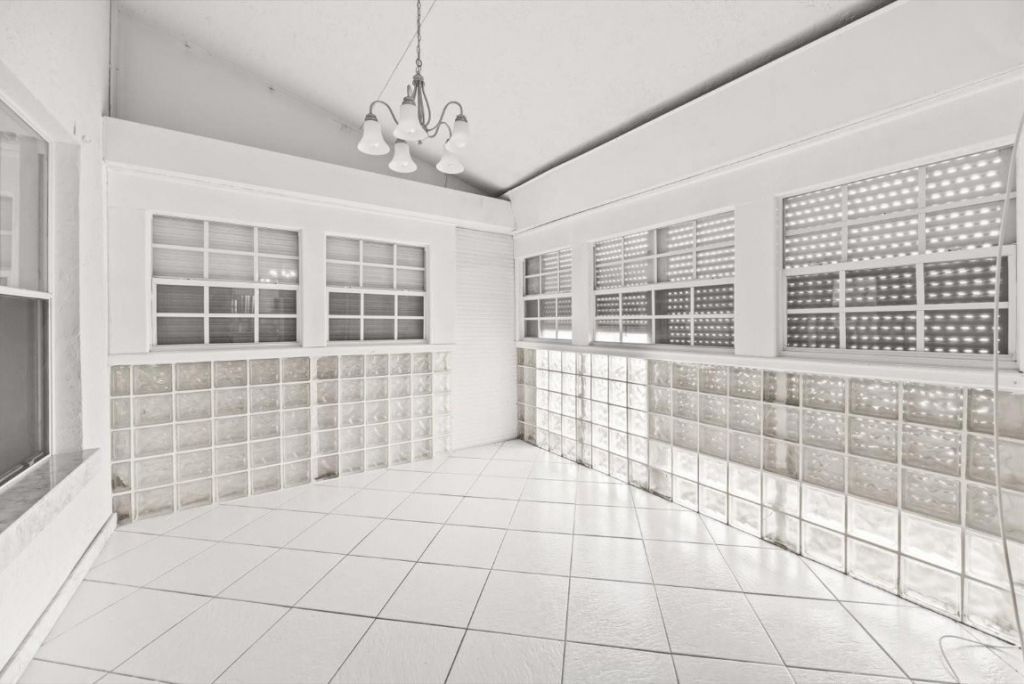 2010 Normandy Cir, West Palm Beach, FL 33409 Photo