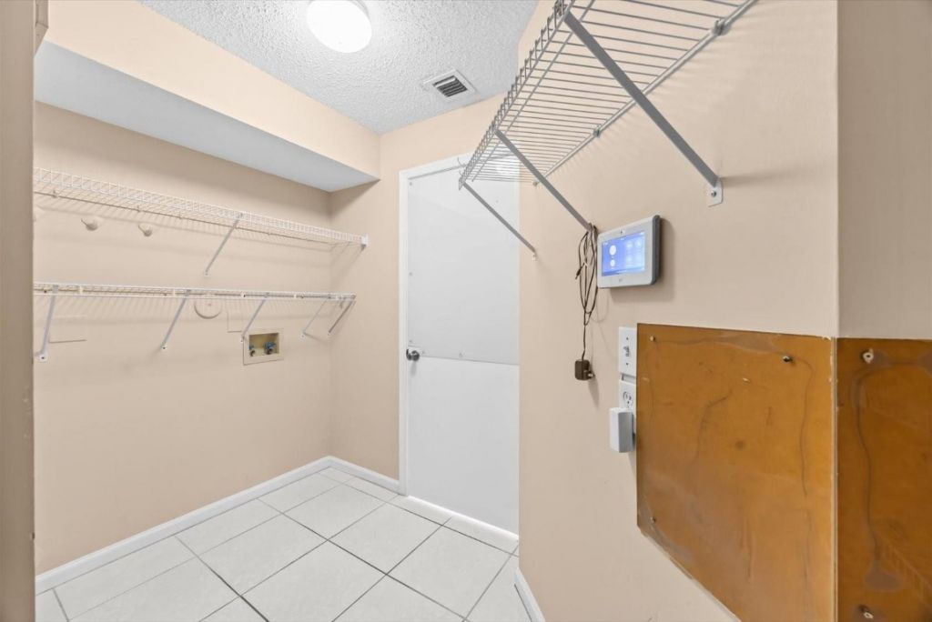 2010 Normandy Cir, West Palm Beach, FL 33409 Photo