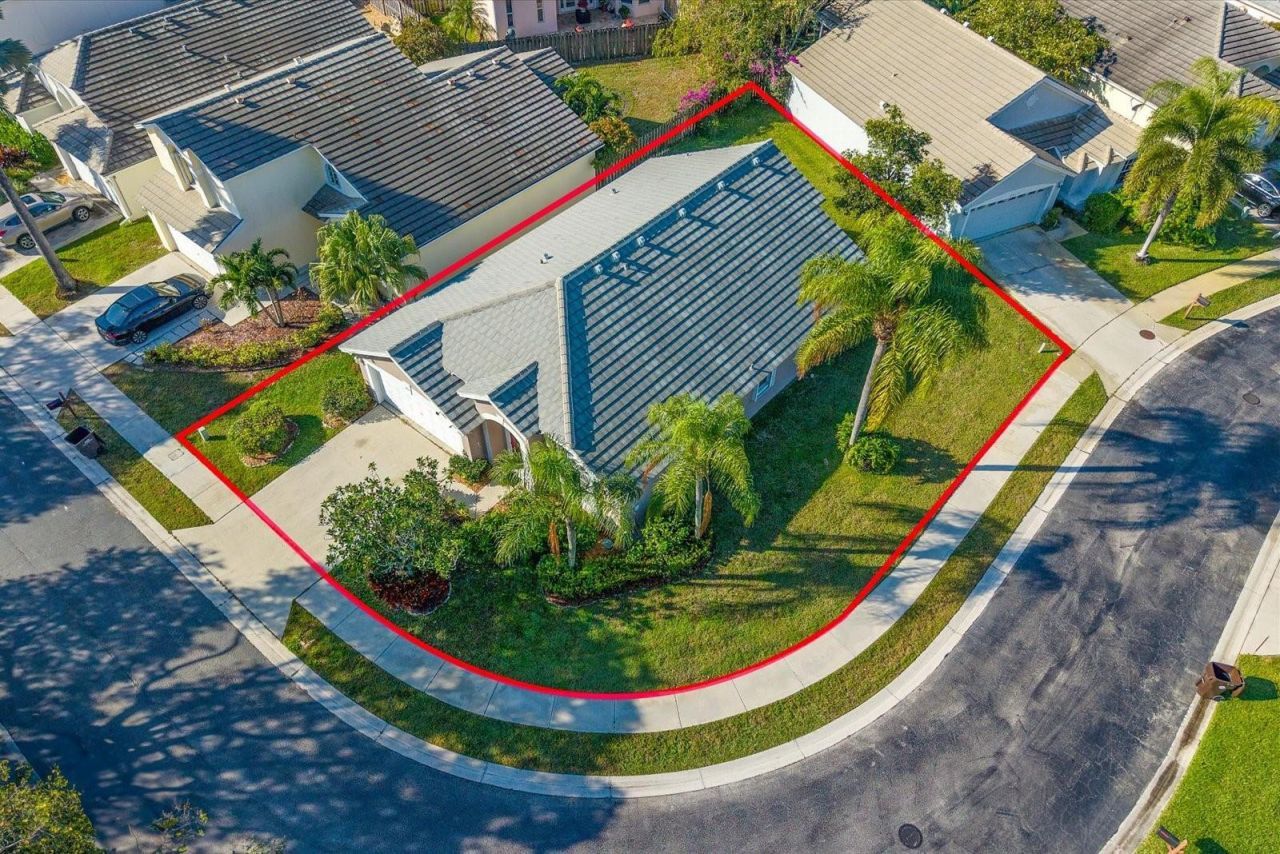 2010 Normandy Circle, West Palm Beach, FL 33409 Photo