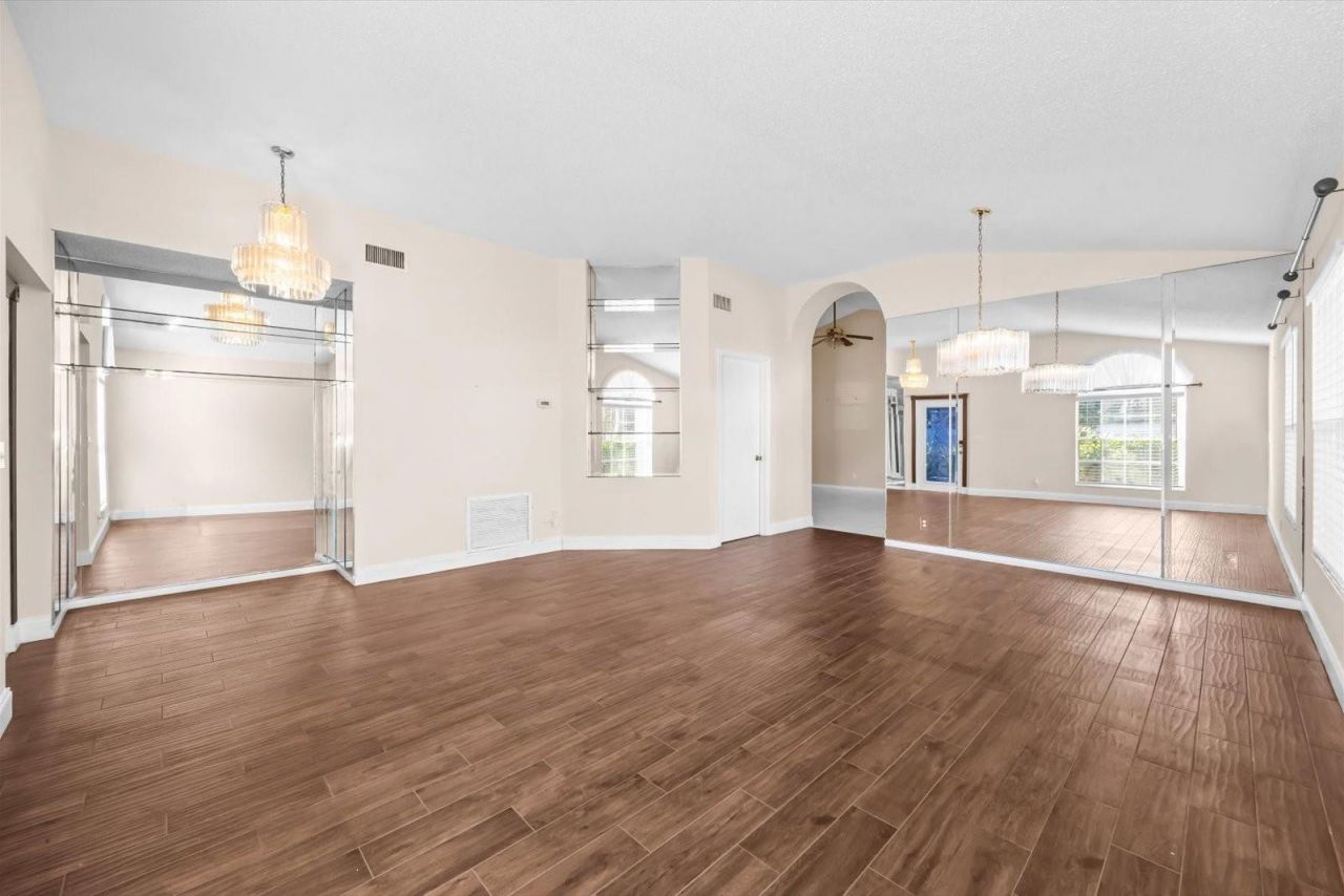 2010 Normandy Circle, West Palm Beach, FL 33409 Photo