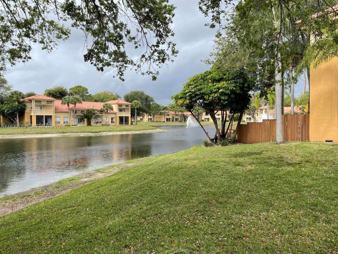 4767 Via Palm Lks, Unit 208, West Palm Beach, FL 33417 Photo