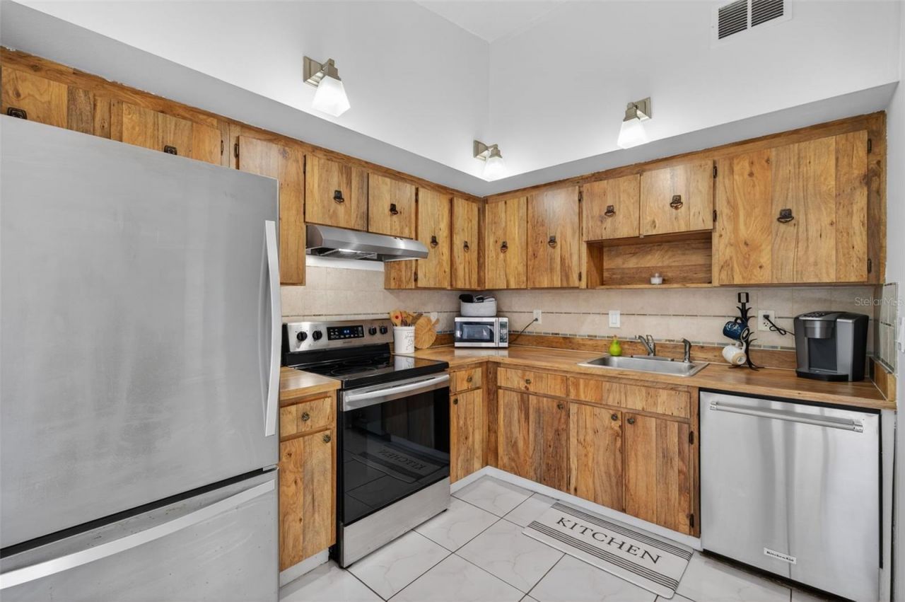 9883 88th Way, Seminole, FL 33777 Photo