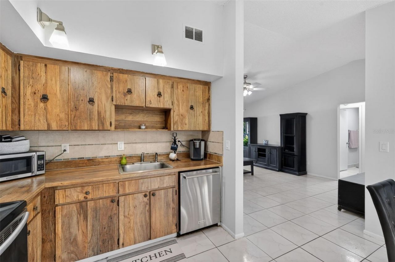 9883 88th Way, Seminole, FL 33777 Photo