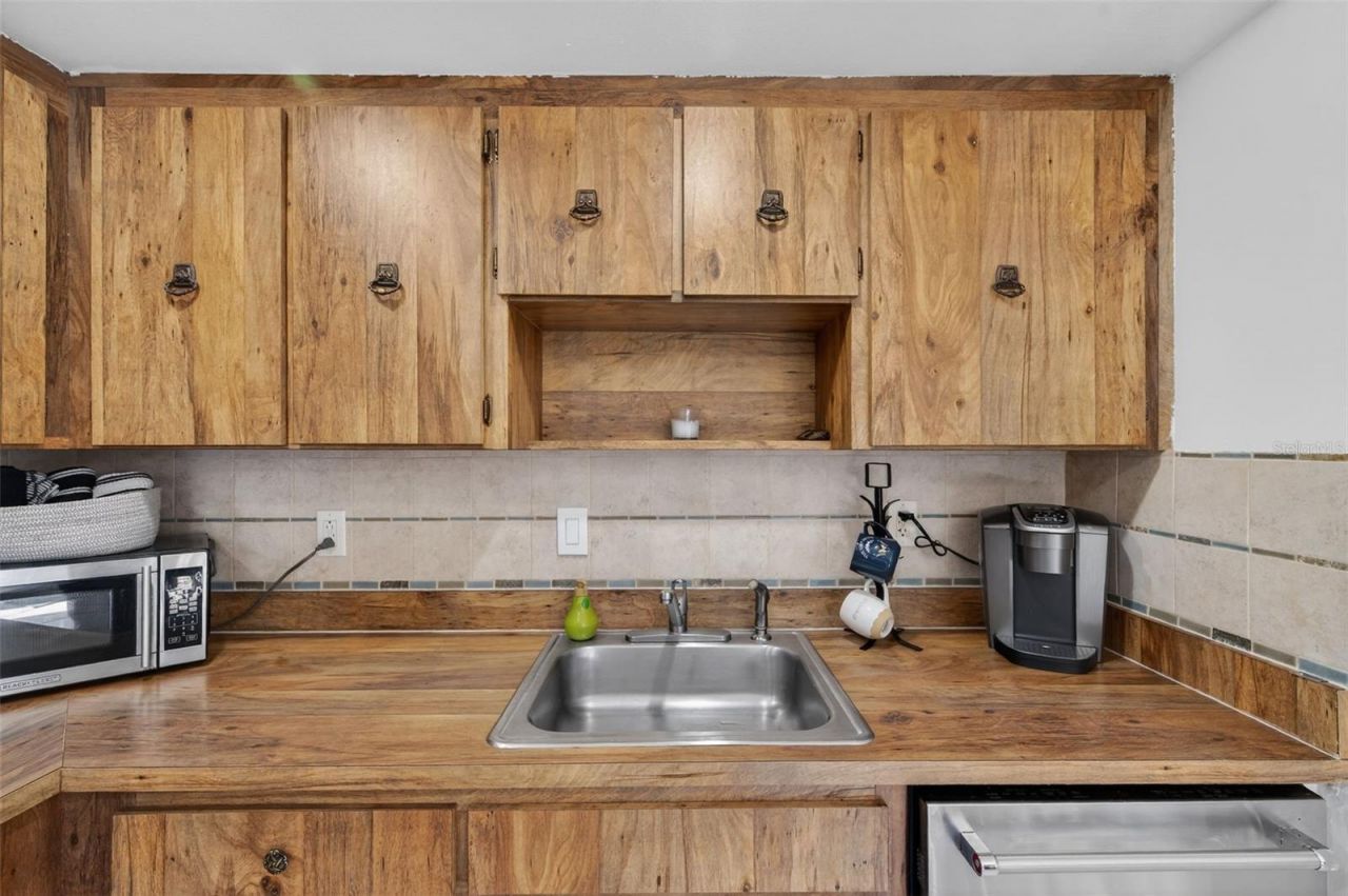 9883 88th Way, Seminole, FL 33777 Photo