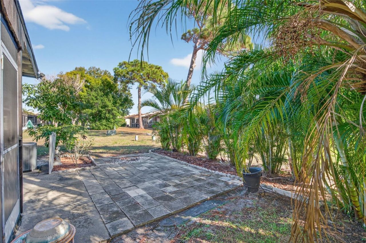 9883 88th Way, Seminole, FL 33777 Photo