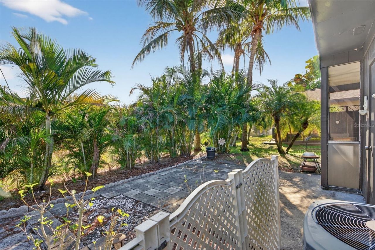 9883 88th Way, Seminole, FL 33777 Photo