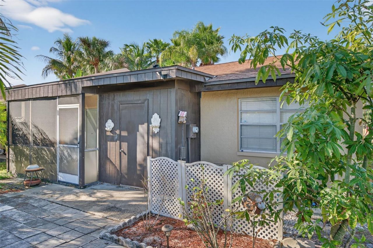 9883 88th Way, Seminole, FL 33777 Photo