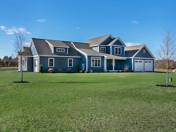 8 Acadia, Hudson, NH 03051