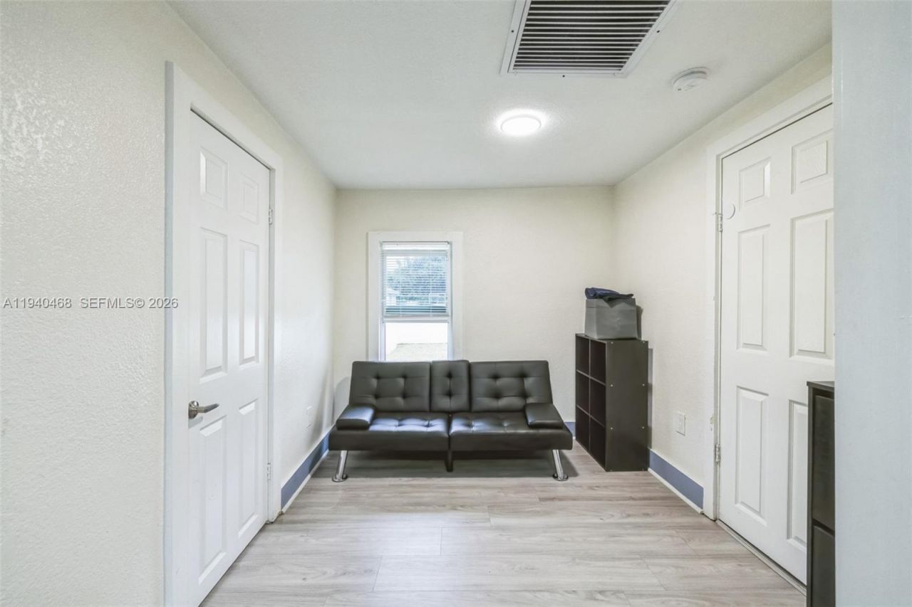 1296 NW 72nd St, Miami, FL 33147 Photo