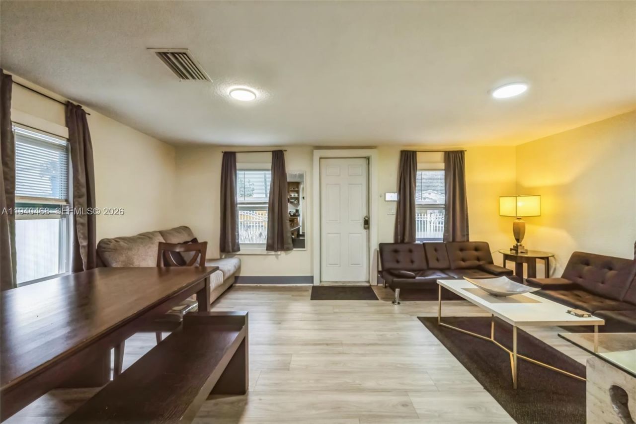 1296 NW 72nd St, Miami, FL 33147 Photo