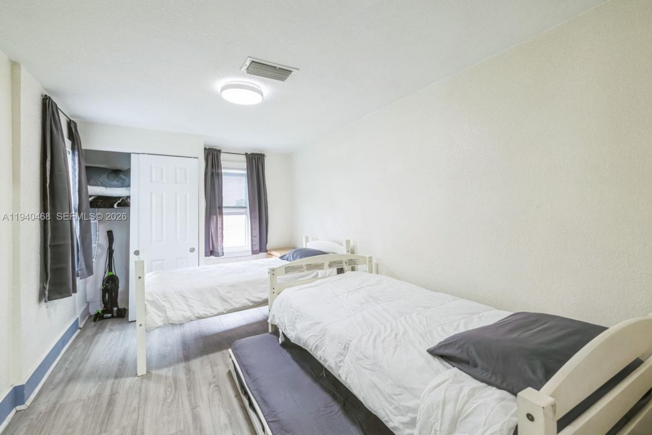 1296 NW 72nd St, Miami, FL 33147 Photo