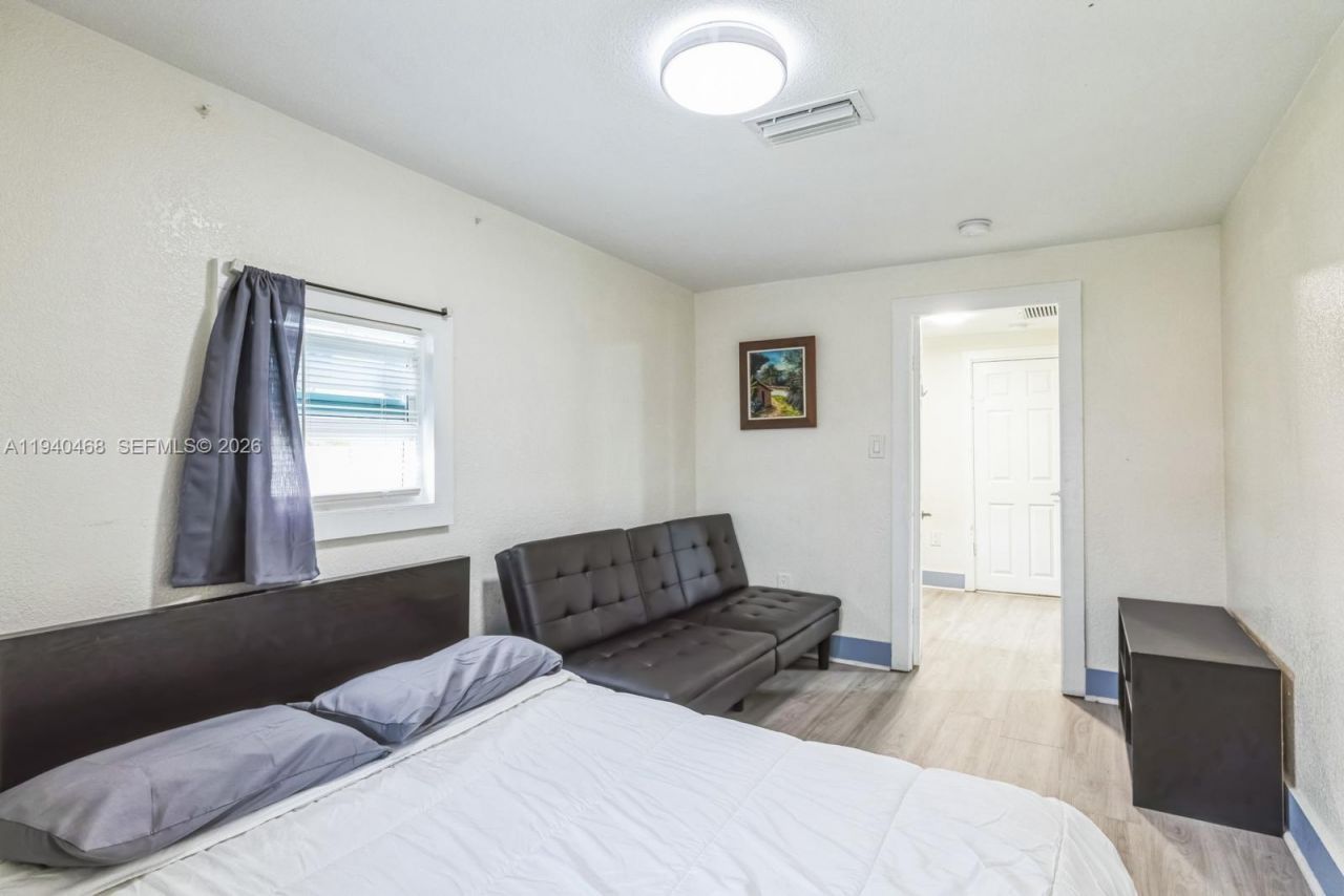 1296 NW 72nd St, Miami, FL 33147 Photo