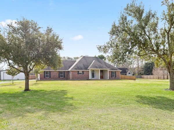 9917 Jefferson Island Road, New Iberia, LA 70560