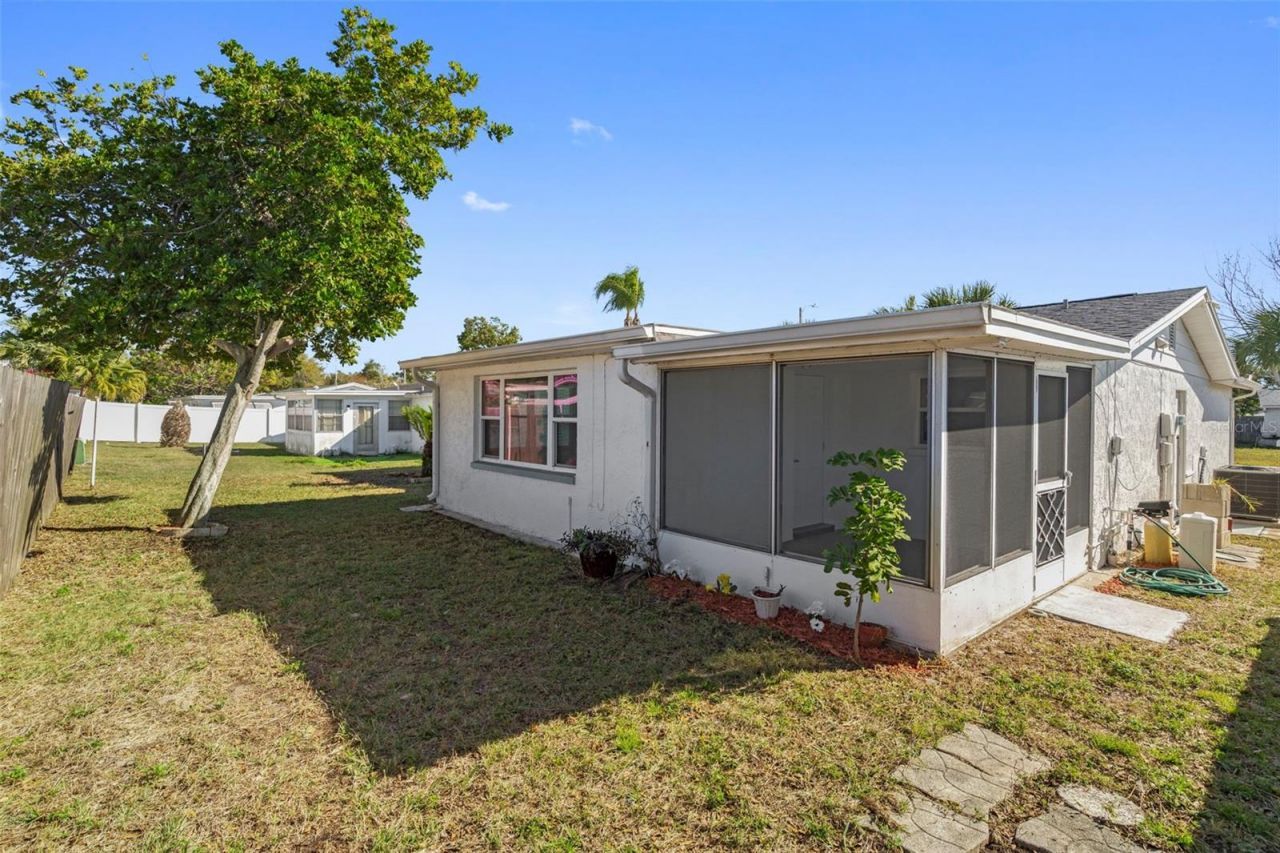 5253 Falcon Drive, Holiday, FL 34690 Photo