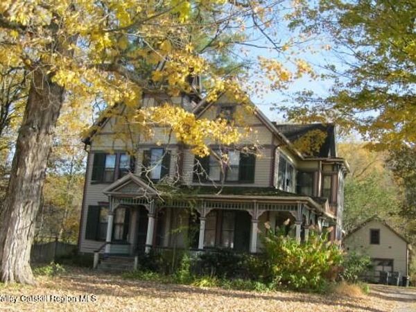 1896 County Rte 9 , Chatham, NY 12037