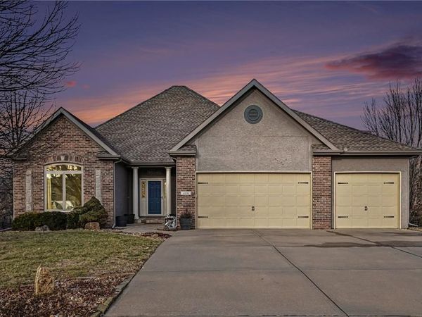 604 Indian Trail Court, Smithville, MO 64089