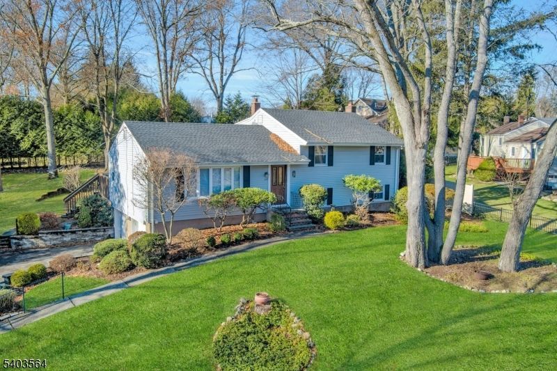 657 Jones Rd, River Vale, NJ 07675 Main Photo