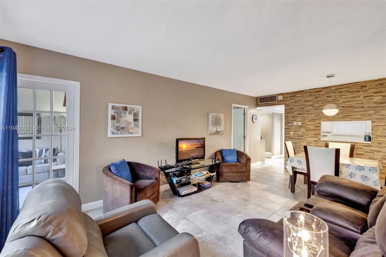 3431 NW 50th Ave , Unit 113, Lauderdale Lakes, FL 33319 Photo