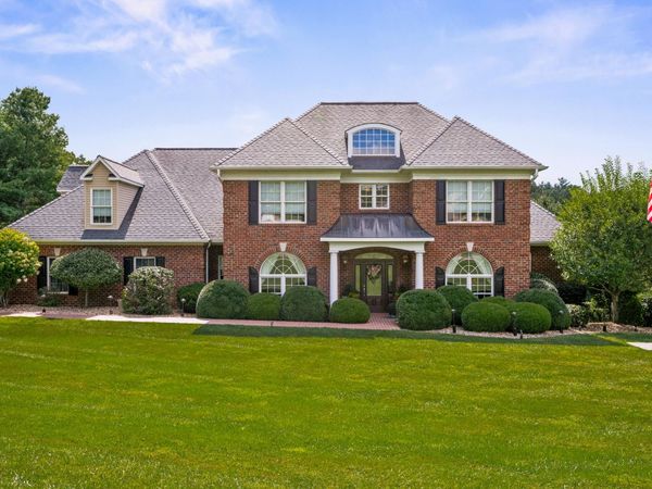 125 Old White Dr, Lewisburg, WV 24901