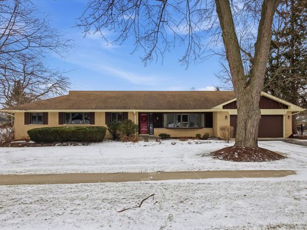 219 N Prospect Street, Roselle, IL 60172