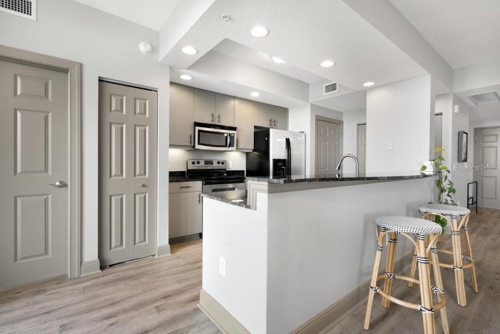 800 N Tamiami Trail, Unit 405, Sarasota, FL 34236 Photo