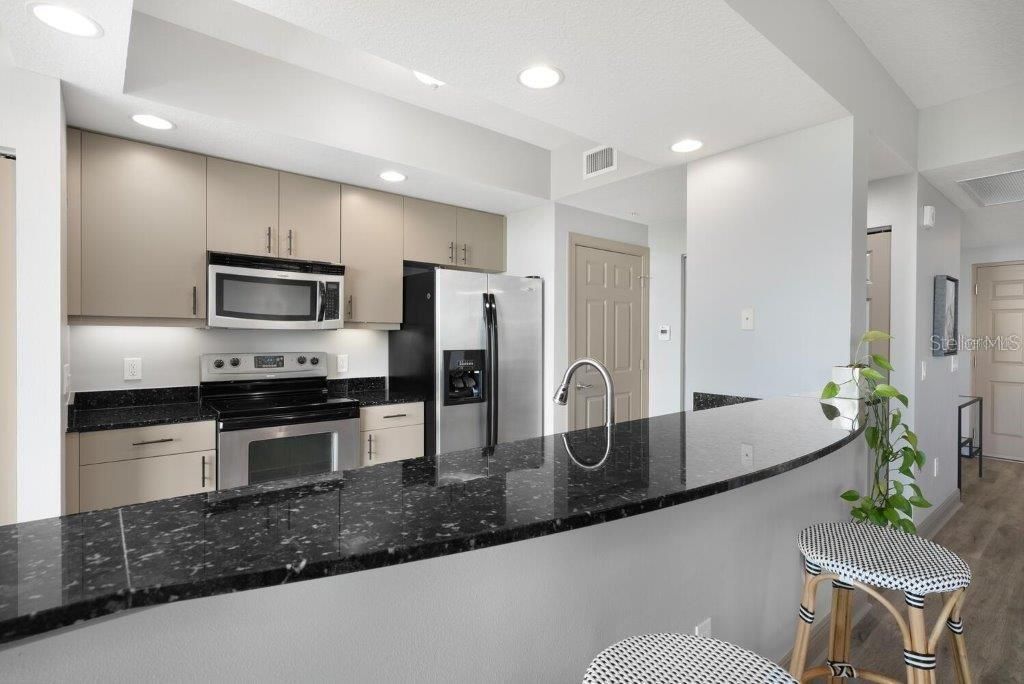 800 N Tamiami Trail, Unit 405, Sarasota, FL 34236 Photo