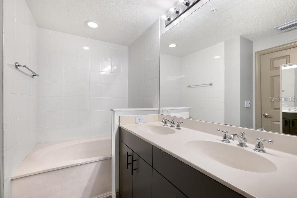 800 N Tamiami Trail, Unit 405, Sarasota, FL 34236 Photo