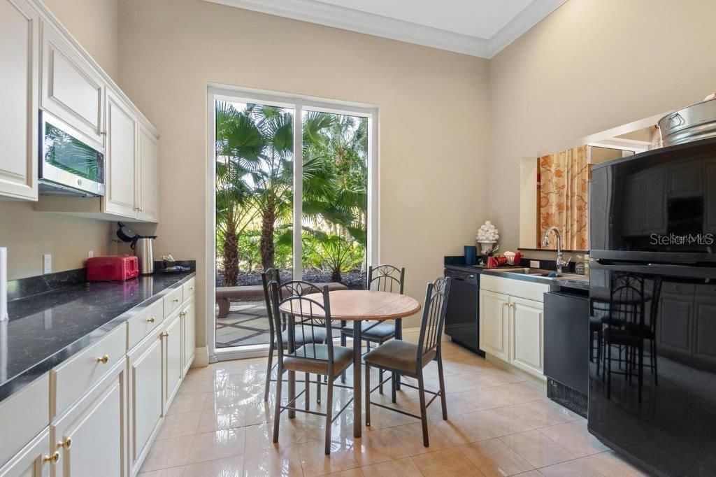 800 N Tamiami Trail, Unit 405, Sarasota, FL 34236 Photo