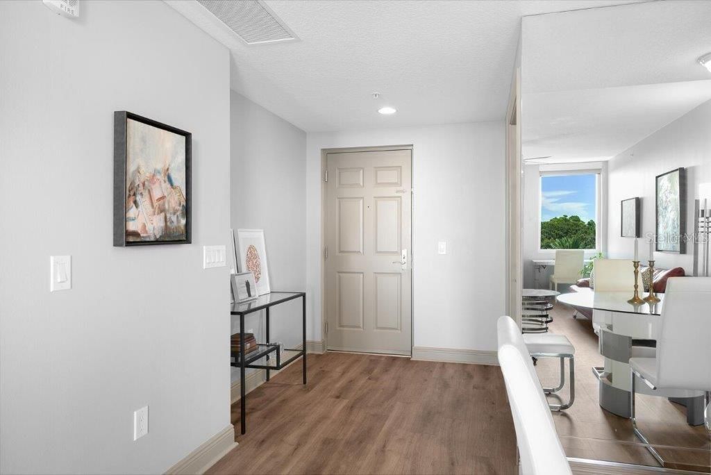 800 N Tamiami Trail, Unit 405, Sarasota, FL 34236 Photo