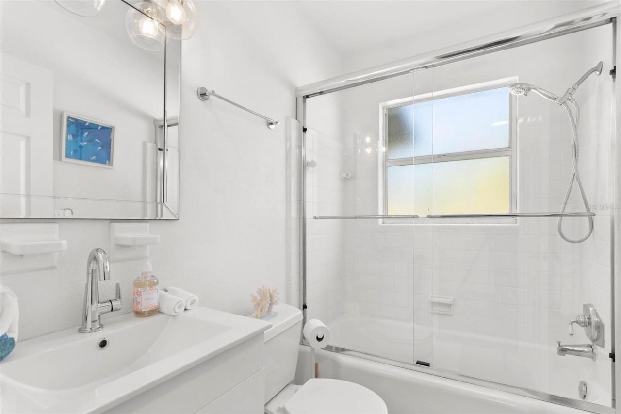 747 39th Avenue Ne, Saint Petersburg, FL 33703 Photo