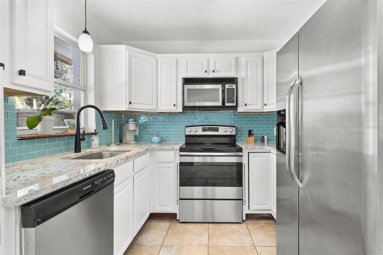 747 39th Avenue Ne, Saint Petersburg, FL 33703 Photo