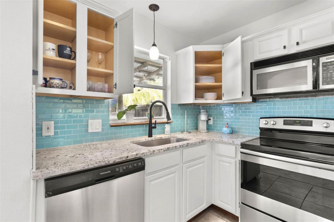 747 39th Avenue Ne, Saint Petersburg, FL 33703 Photo