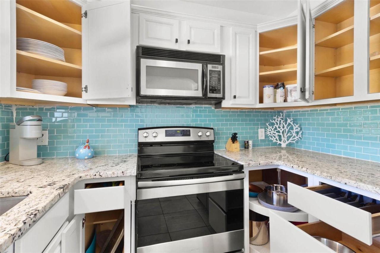 747 39th Avenue Ne, Saint Petersburg, FL 33703 Photo