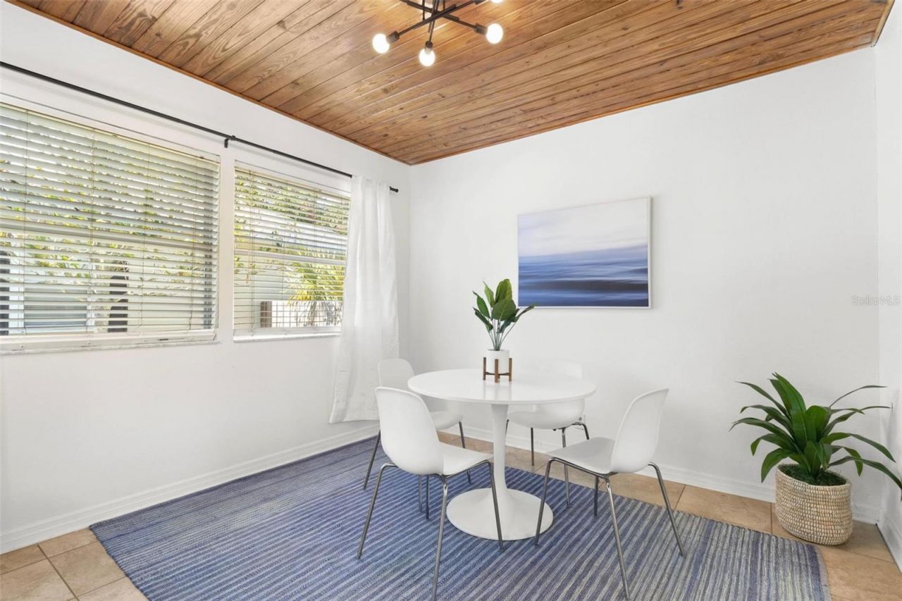 747 39th Avenue Ne, Saint Petersburg, FL 33703 Photo