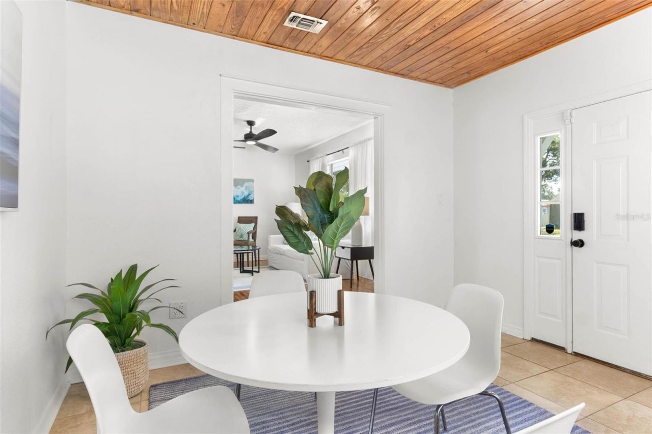 747 39th Avenue Ne, Saint Petersburg, FL 33703 Photo