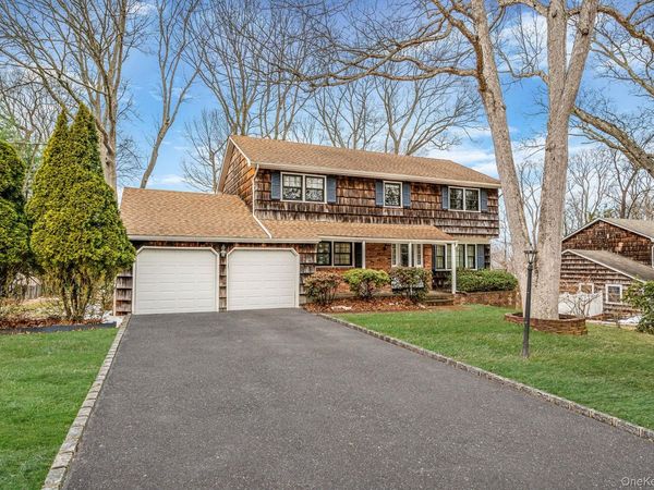10 Penelope Drive, East Setauket, NY 11733