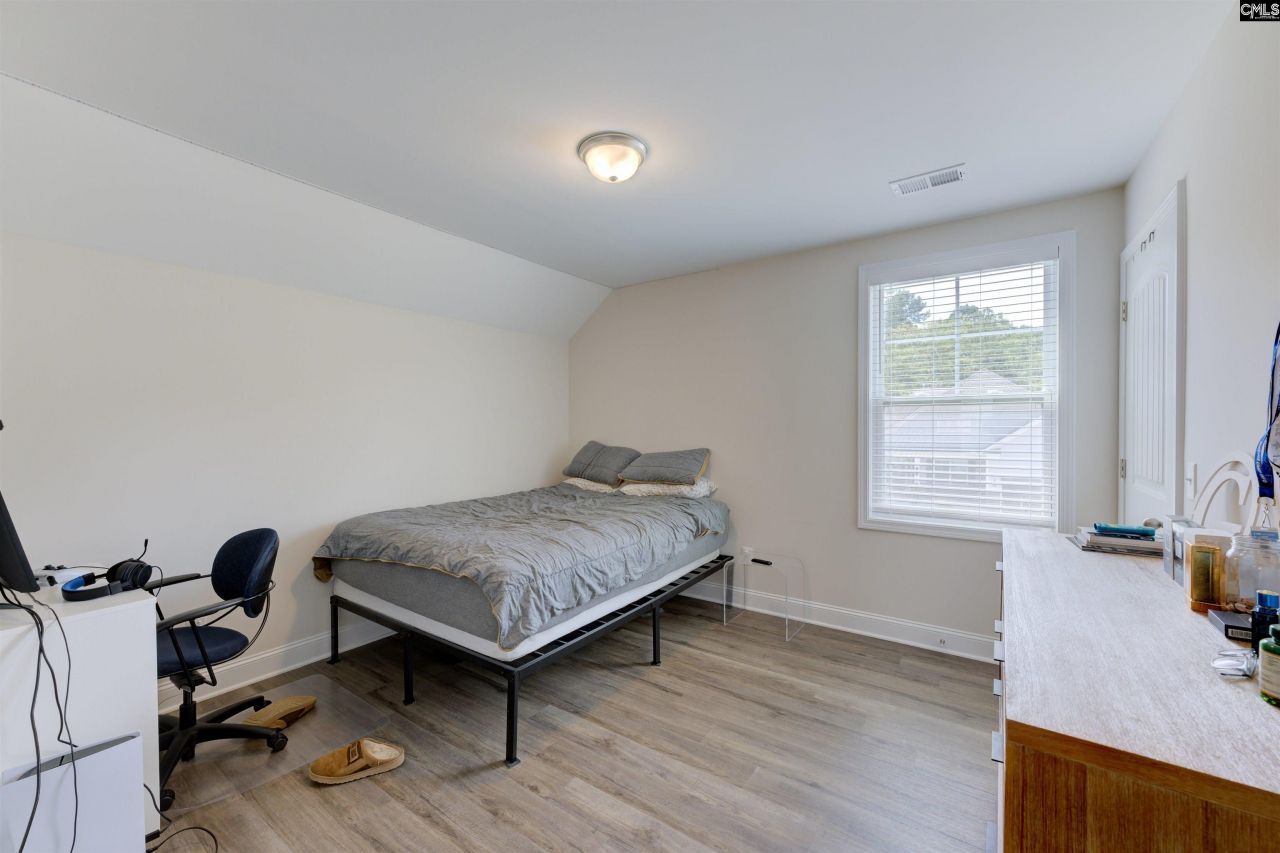 404 Lombard Way  Photo 16