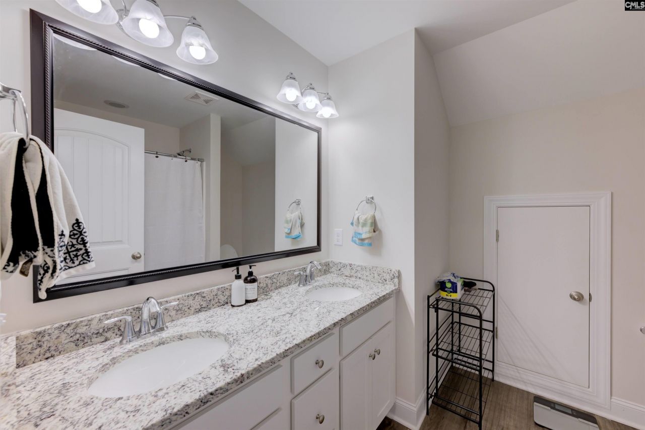 404 Lombard Way  Photo 18