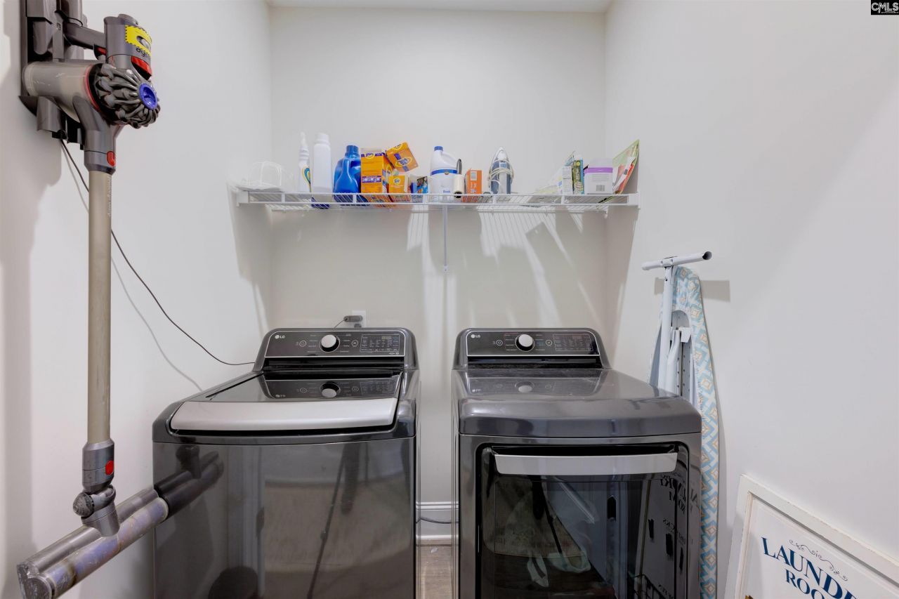 404 Lombard Way  Photo 21