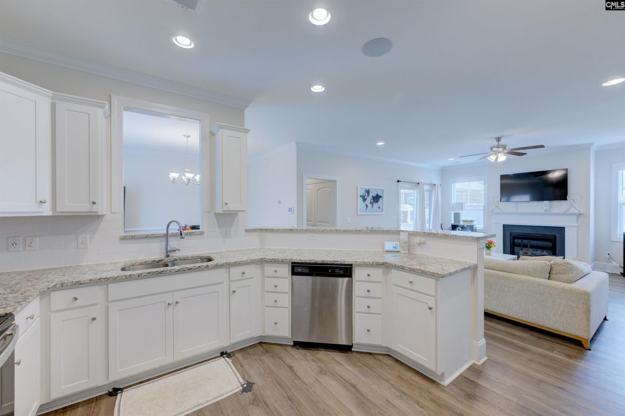 404 Lombard Way  Photo 8