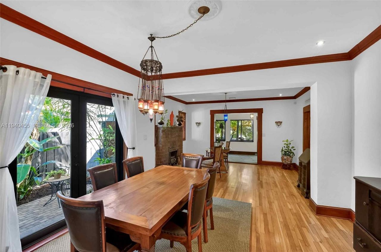 452 SW 21st Road, Miami, FL 33129 Photo