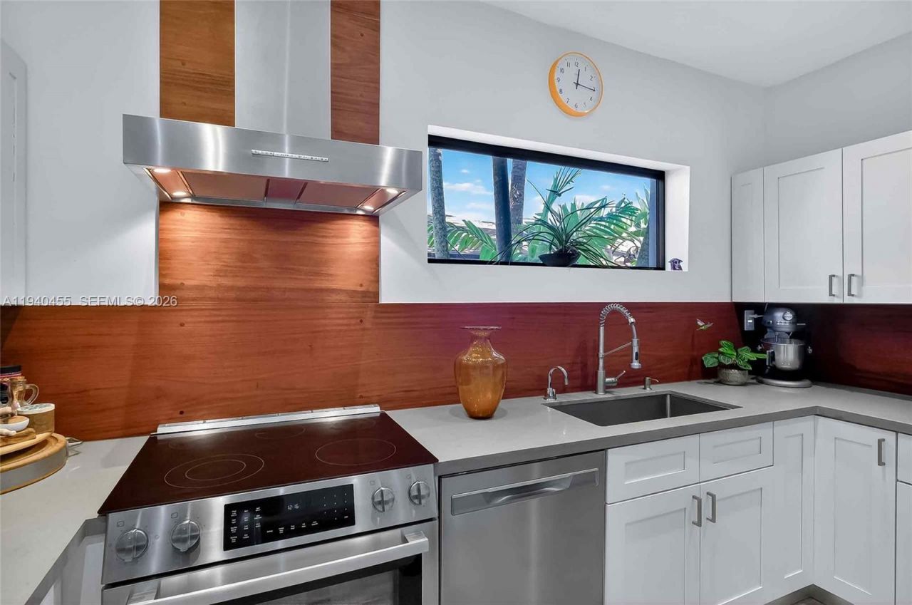 452 SW 21st Road, Miami, FL 33129 Photo