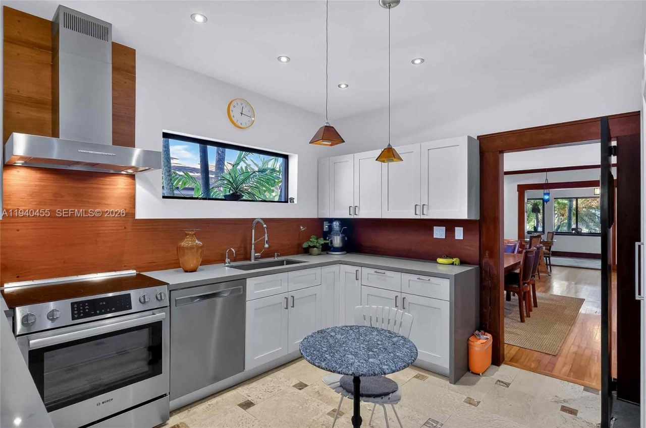 452 SW 21st Road, Miami, FL 33129 Photo