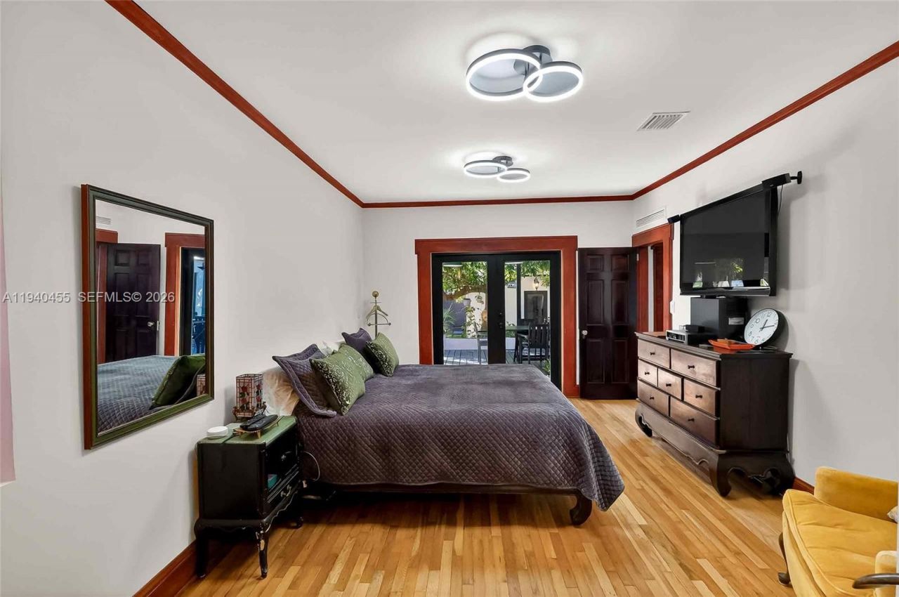 452 SW 21st Road, Miami, FL 33129 Photo